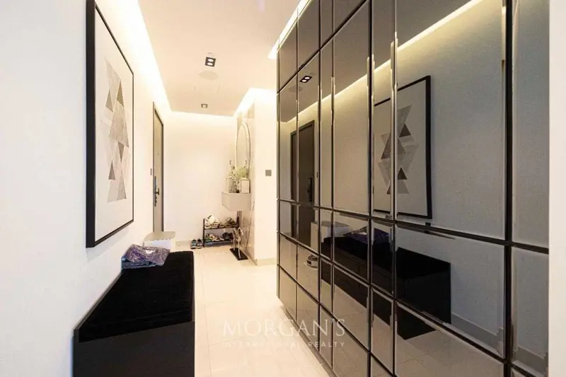 upgraded-and-fully-furnished-corner-unit-2.webp