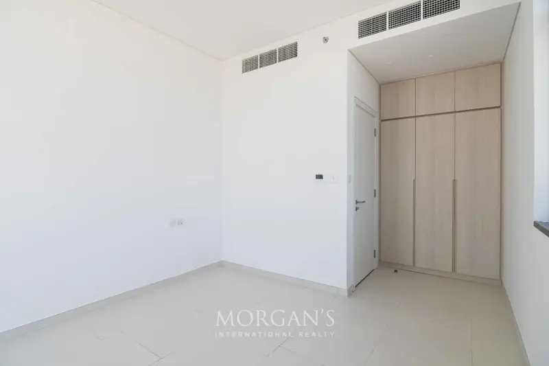 vacant-mid-floor-ready-to-move-open-view-1.webp