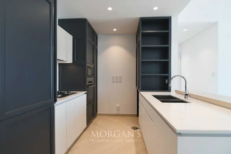 vacant-mid-floor-ready-to-move-open-view-1.webp