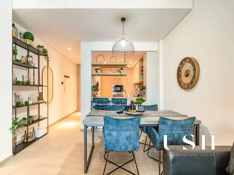 vacant-poolcreek-view-furnished-mbr-2.webp